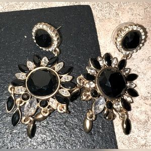 gorgeous black and gold earrings for a statement with any outfit !
